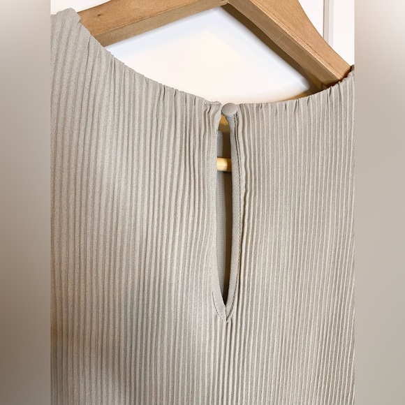 NWT H&M flowy blouse - Picture 3 of 7